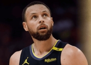 库里回归赛场，突破纪录首场状态亮眼，巴塞罗那观众沸腾！